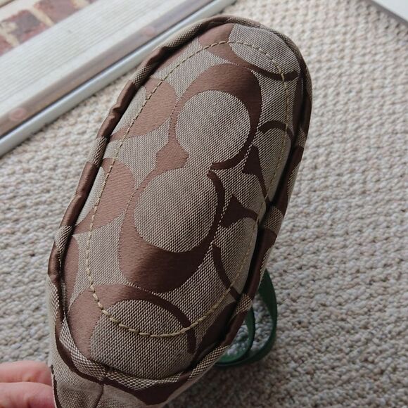 Coach Signature Classic C Bucket Bag - green/Tan color - Picture 10 of 12